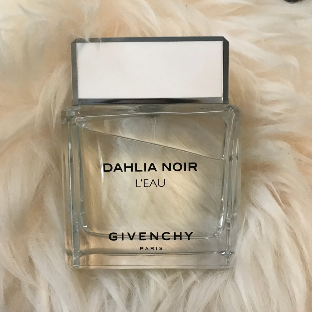 Givenchy Dahlia Noir Fragrence